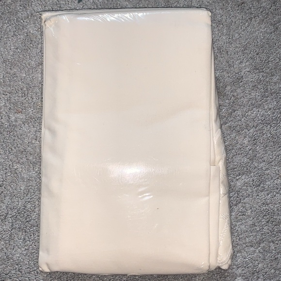 Vintage Utica standard pillow cases 2-pack, NWT - Picture 2 of 5